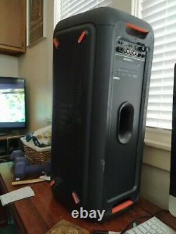 Jbl Partybox 300 Portable Party Speaker Black- À Peine Utilisé Et État Impressionnant